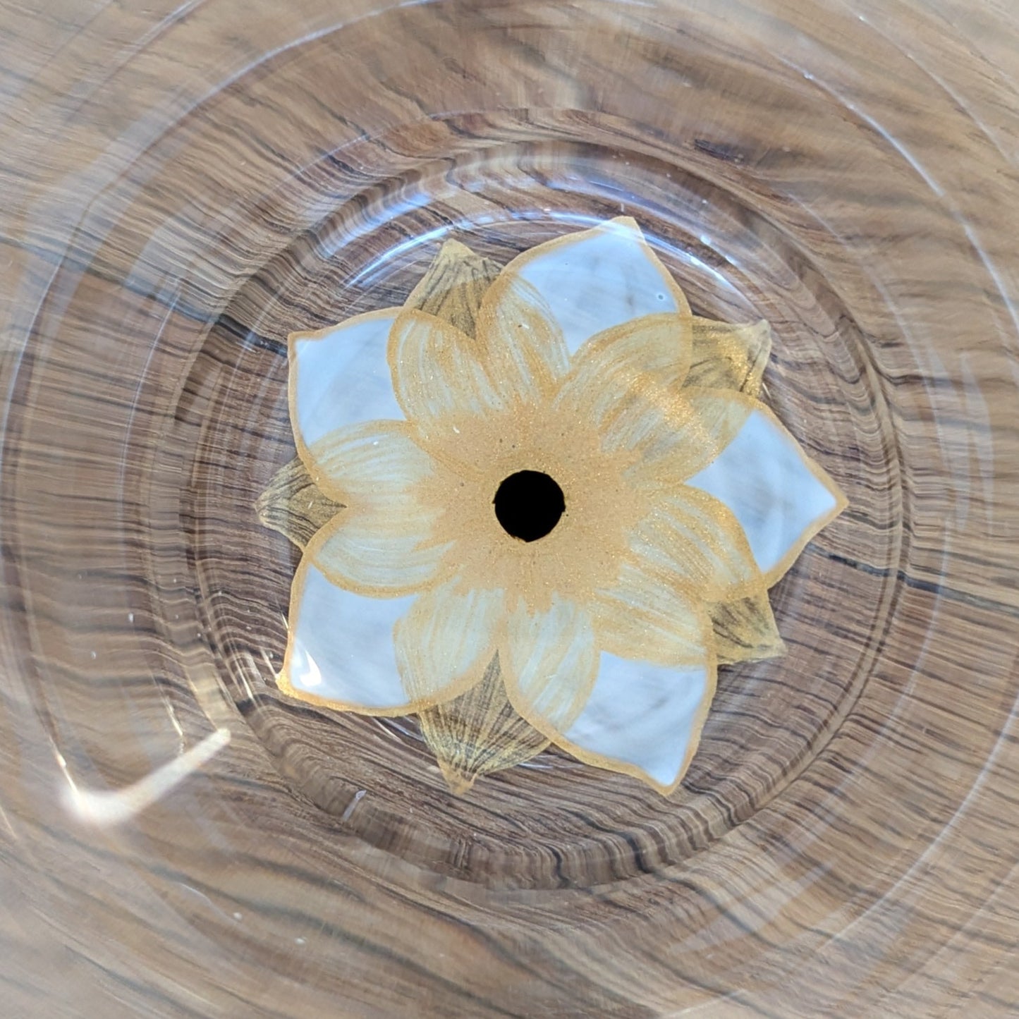 Verres Ă fleurs blanches